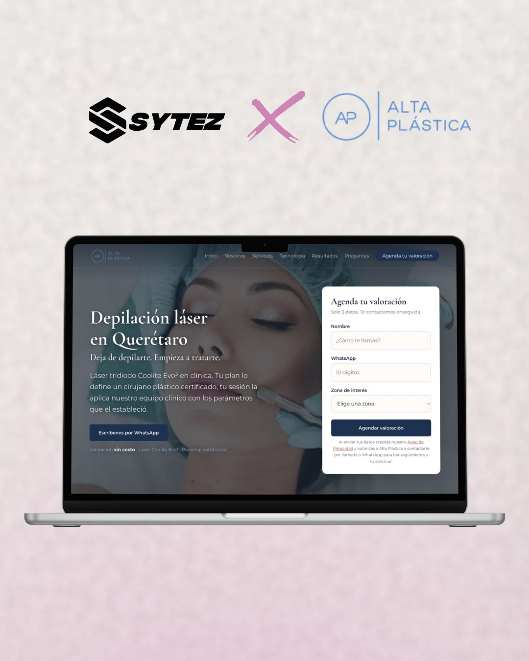 Landing page de Alta Plástica mostrada en una laptop